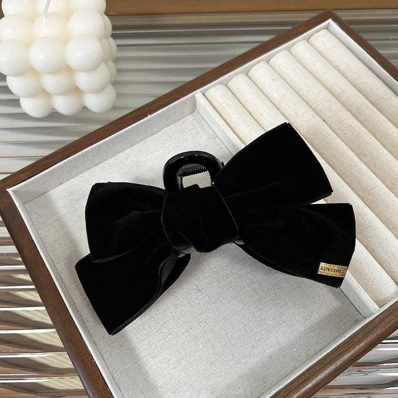 1pc black velvet bow hair clip autumn and winter high-end feeling hair grab large versatile temperament shark clip Z250707