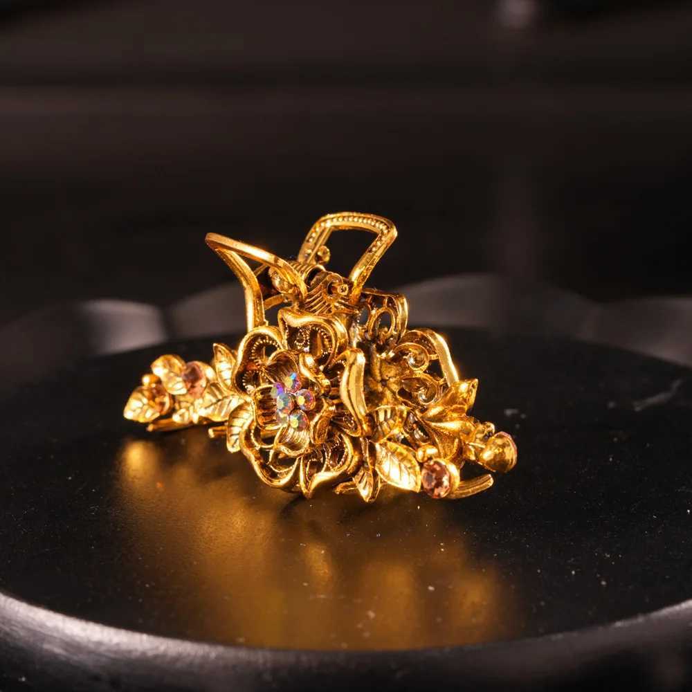 6.5cm ethnic style crab Hair Clip for women girl Flower Grasp Clips Ancient alloy Hair Claw Womens Accessories decorations Y250707