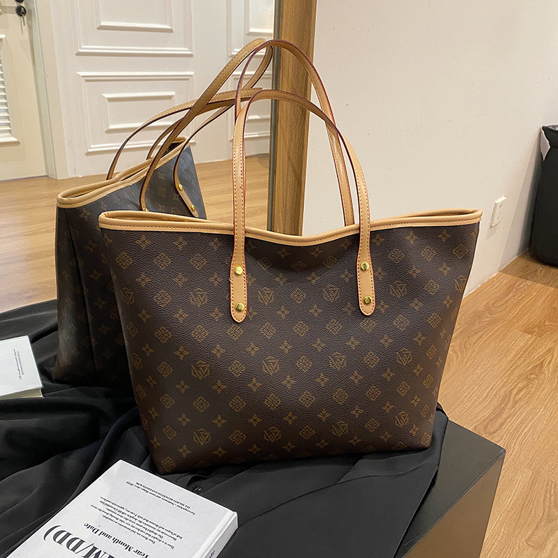 Designer High-Quality Commuter 2025 New Vintage Large Capacity Shoulder Handheld Printed Versatile Tote for Women Light Luxury Women's Bag