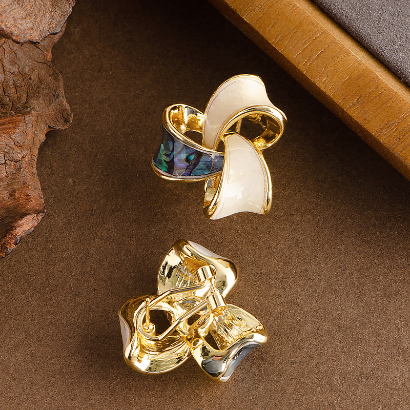 Elegant Style Oil Drop Enamel Mosquito Coil Clip-on Earrings for Women High-end Natural Abalone Shell Sier Needle Ear Jewelry