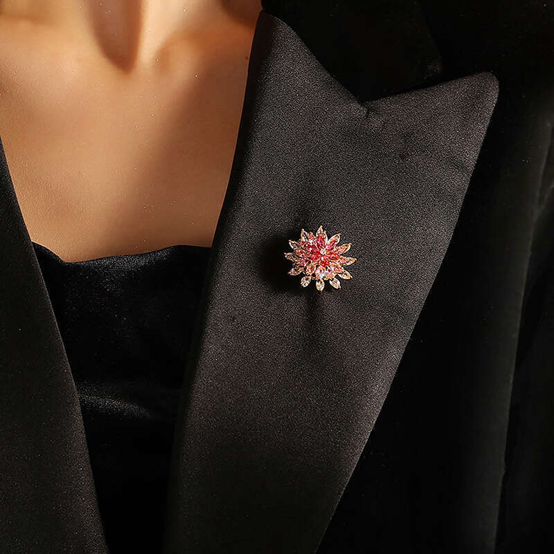 DHcollections High-end Suit Pin Accessory Sweater Versatile Elegant Decorative Rotatable Double-layer Snowflake Brooch for Women