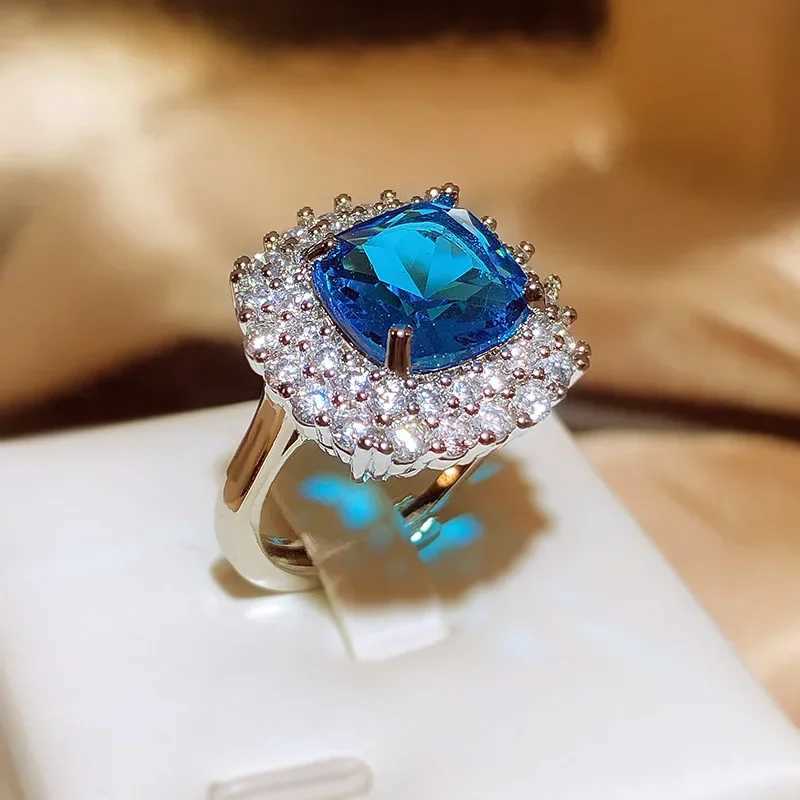 New Vintage Temperament Ring Female Simulation Full Diamond Sapphire Ring Party Birthday Jewelry Gift Wholesale XJ250707