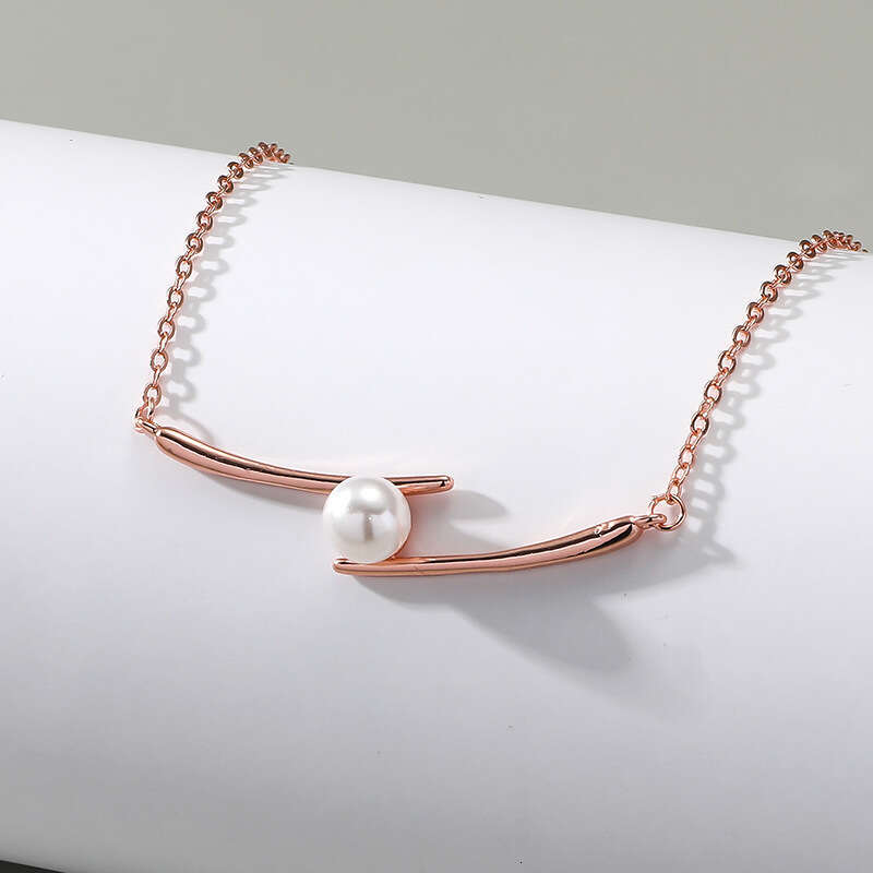 DHcollections Wind Pendant Fashion Niche Design Creative Personality Necklace Internet Celebrity Collarbone Chain Gold Jewelry for Women