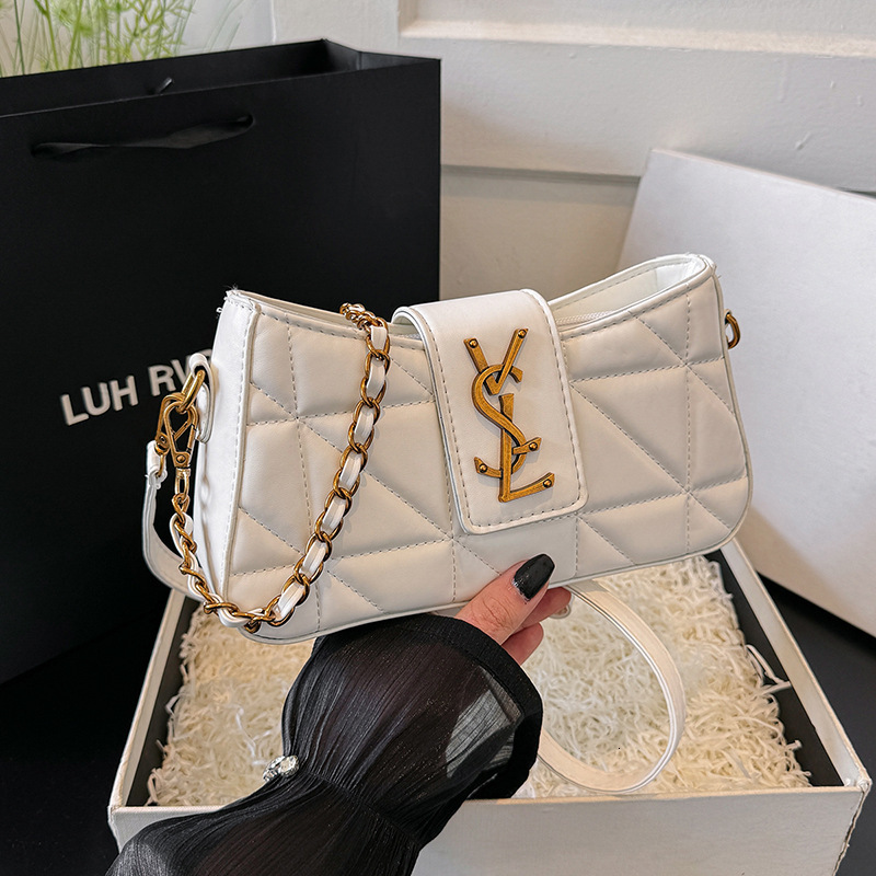 Designer Quilted Chain Underarm for Women 2025 New Fashionable Versatile Chanel Style Shoulder Crossbody Light Luxury Women's Bag