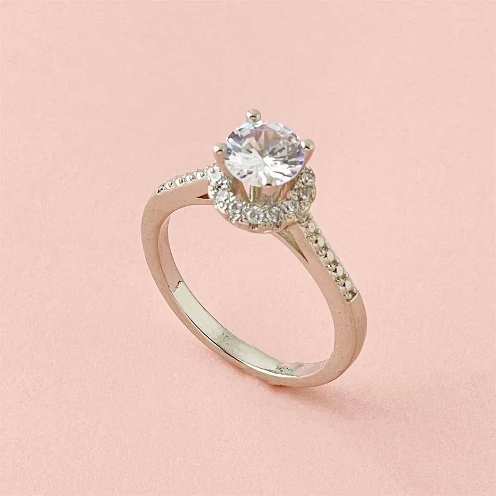 925 Sterling Silver Ring with Simulated Diamond CZ Suitable for Women Charm Jewelry Engagement Gifts XJ250707