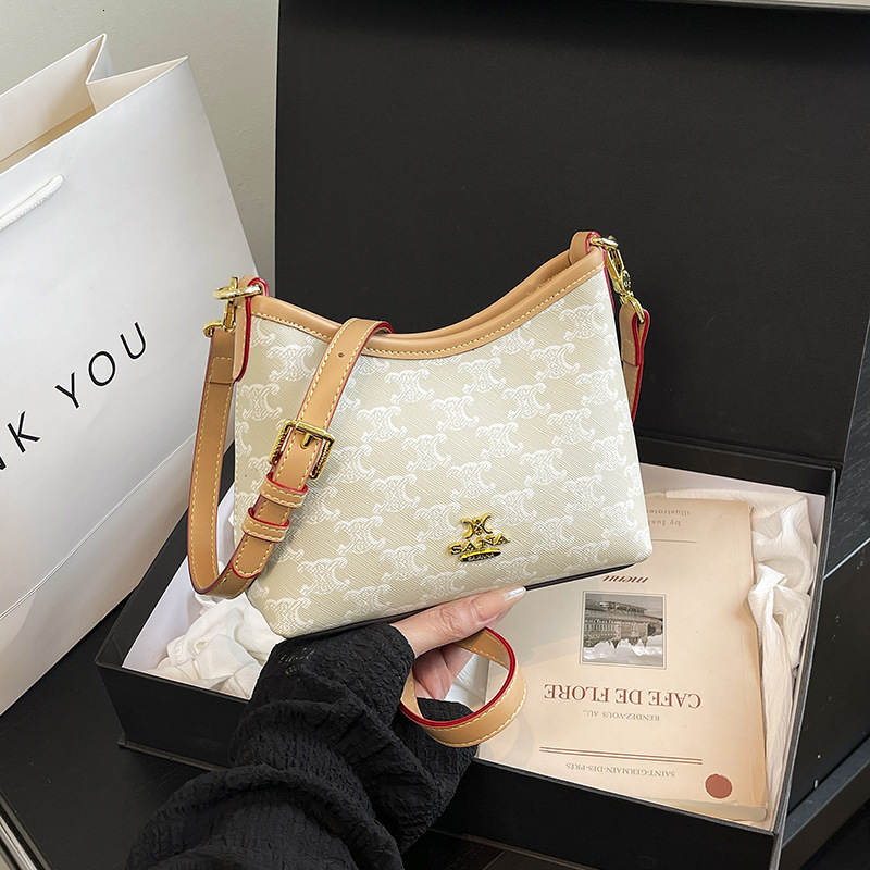 Designer High-End Large Capacity for Women 2025 New Tote Commuter Shoulder Versatile Crossbody Light Luxury Women's Bag