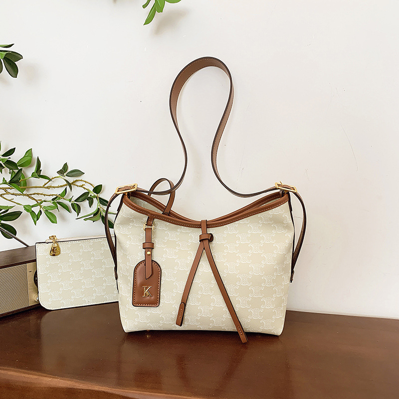 Designer 2025 New Korean Version High-end Versatile Monogram Commuter Large Capacity Fashion Shoulder Crossbody Light Luxury Women's Bag