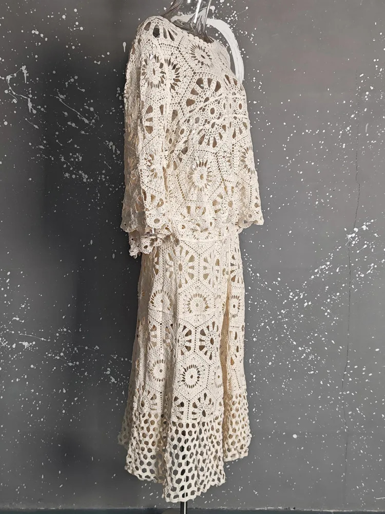 SHENGPALAE Lace Set With Hollow Top Swing Long Skirt Solid Color Fashionable Elegant Lady 2025 Spring Summer Clothes 5R9560 250708