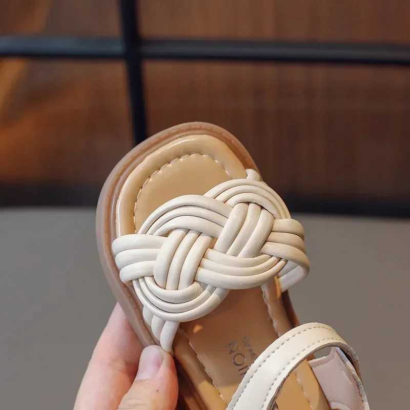 Girls Sandals Kids Fashion Princess Beach Shoes 2025 Brand New Cross Tied Weave Style Fashion Children Summer Sandals Soft Cute R250707