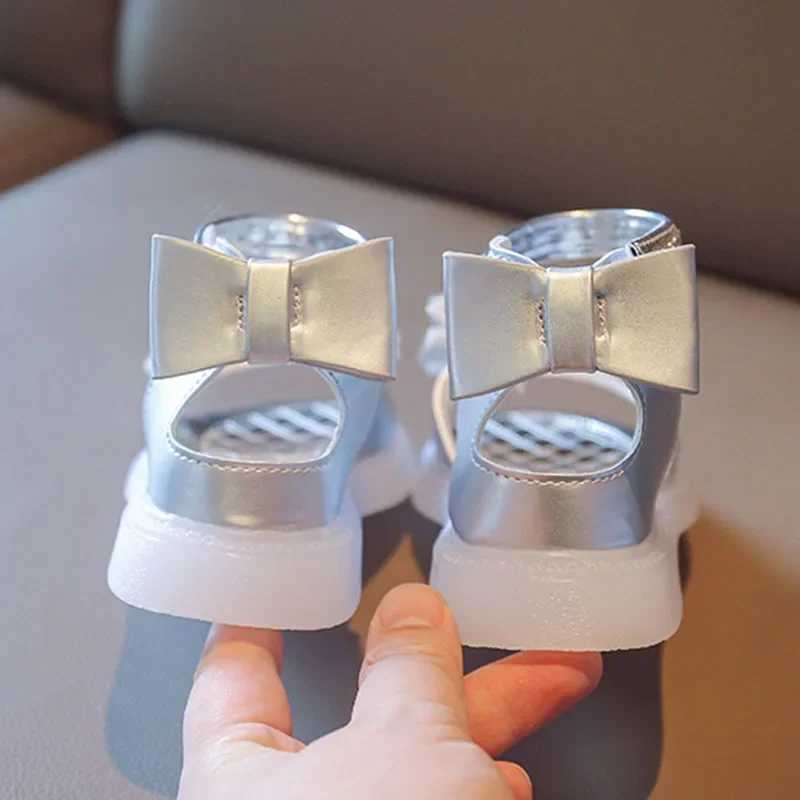 Girls Princess Sandals 2024 Summer New Baby Sparkly Rhinestones Bow Shoes Fashion Non-slip Flat Childrens Sandals Boots G05283 R250707
