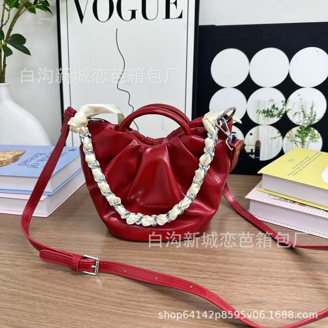 Designer Pleated Bucket 2025 Summer New Fashion Ladies Chain Crossbody Scarf Handheld Shoulder Light Luxury Women's Bag