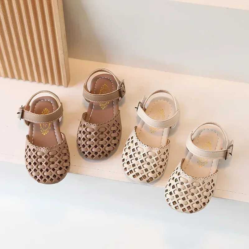 Childrens Toes Capped Sandals Girls Knitted Hollow Princess Shoes 2025 Summer New Anti Kick Soft Sole Casual Walking Shoes R250707
