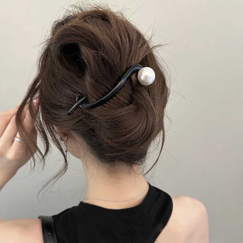 AWAYTR Retro S Shape Ponytail Twist Hair Clips New Fashion Multi-color Twisted Hollow Out Shark Clips Hair Accessory Y250707