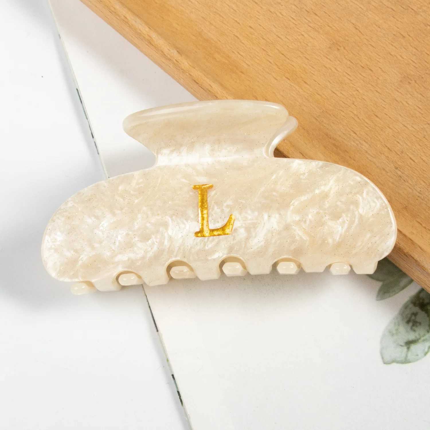 YHJ Golden Letters Hair Claw Personality Design Acrylic Hair Claw Clips Hair Accessories for Women Girls Z250707