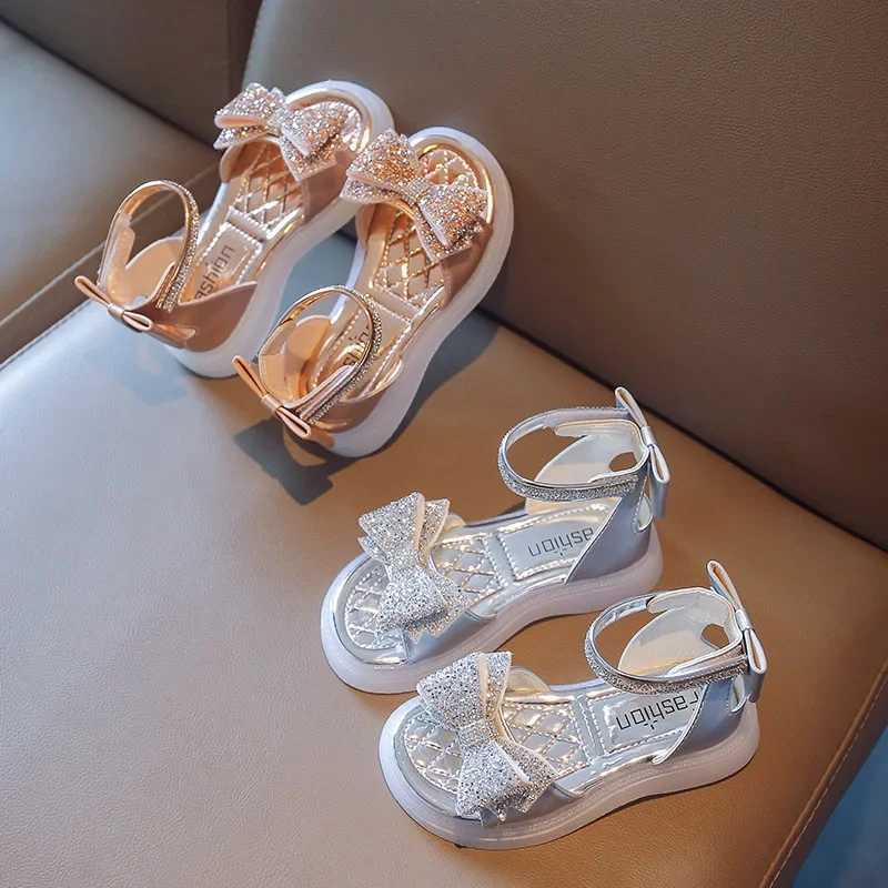 Girls Princess Sandals 2024 Summer New Baby Sparkly Rhinestones Bow Shoes Fashion Non-slip Flat Childrens Sandals Boots G05283 R250707