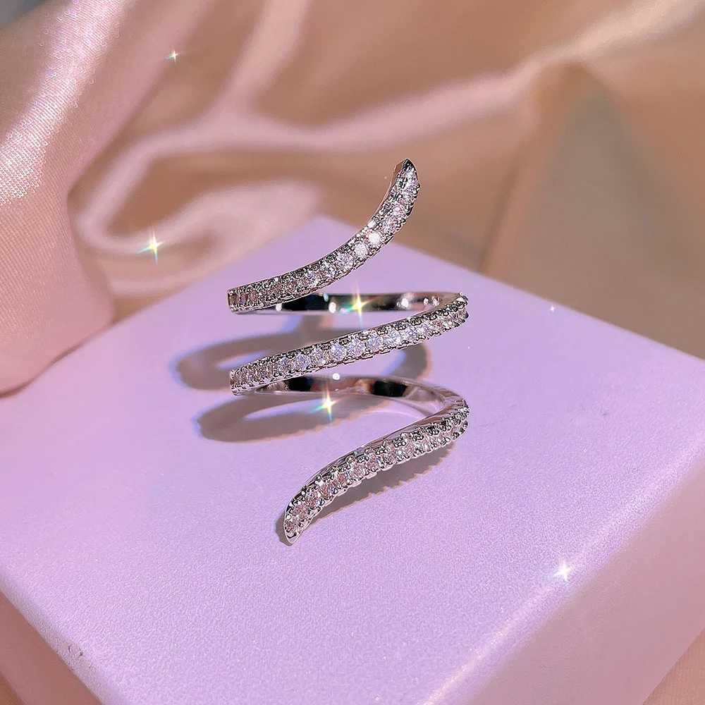 New Fashion 925 Silver Ring Geometric Zircon Ring Irregular Line Ring Simple Personality Engagement Wedding Jewelry XJ250707
