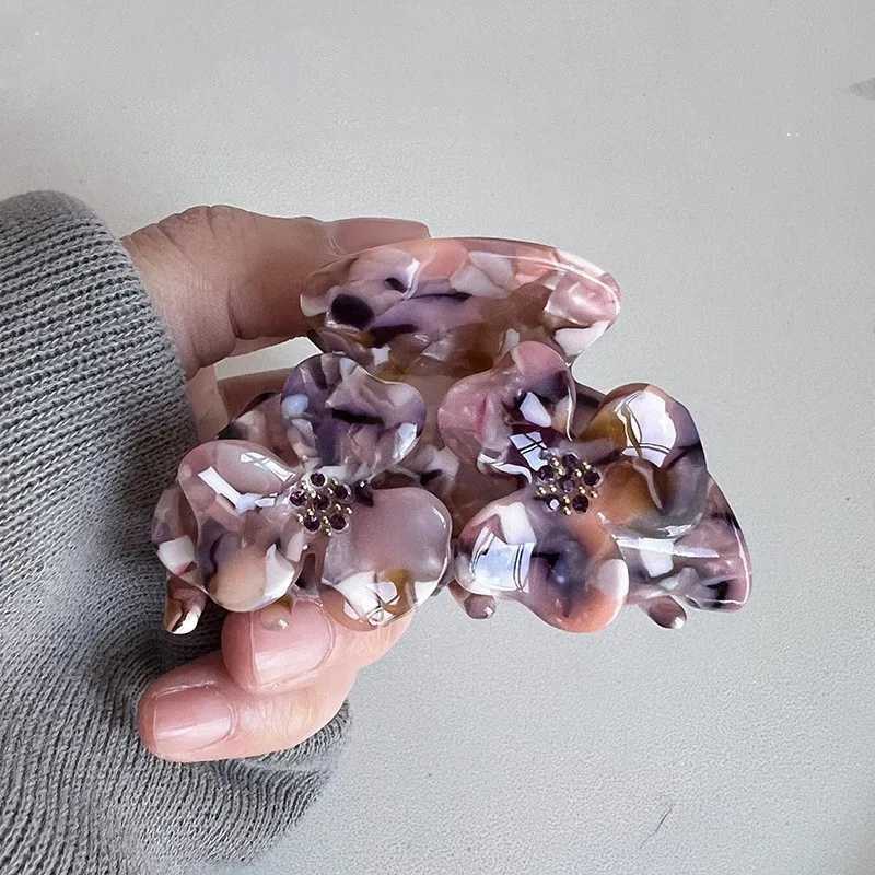 Muweordy Diamond Inlaid Flower Hair Clip Acetate Claw Clip Sweet Crab Hair Clips Hair Accessories for Women Shark Clip 2023 New Y250707