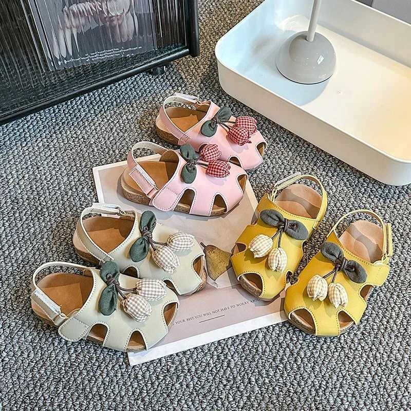 2025 Children Sandals for Girls Summer New Fashion Korean Style Soft Bottom Anti-Slip Versatile Cut-outs Princess Beach Shoes R250707