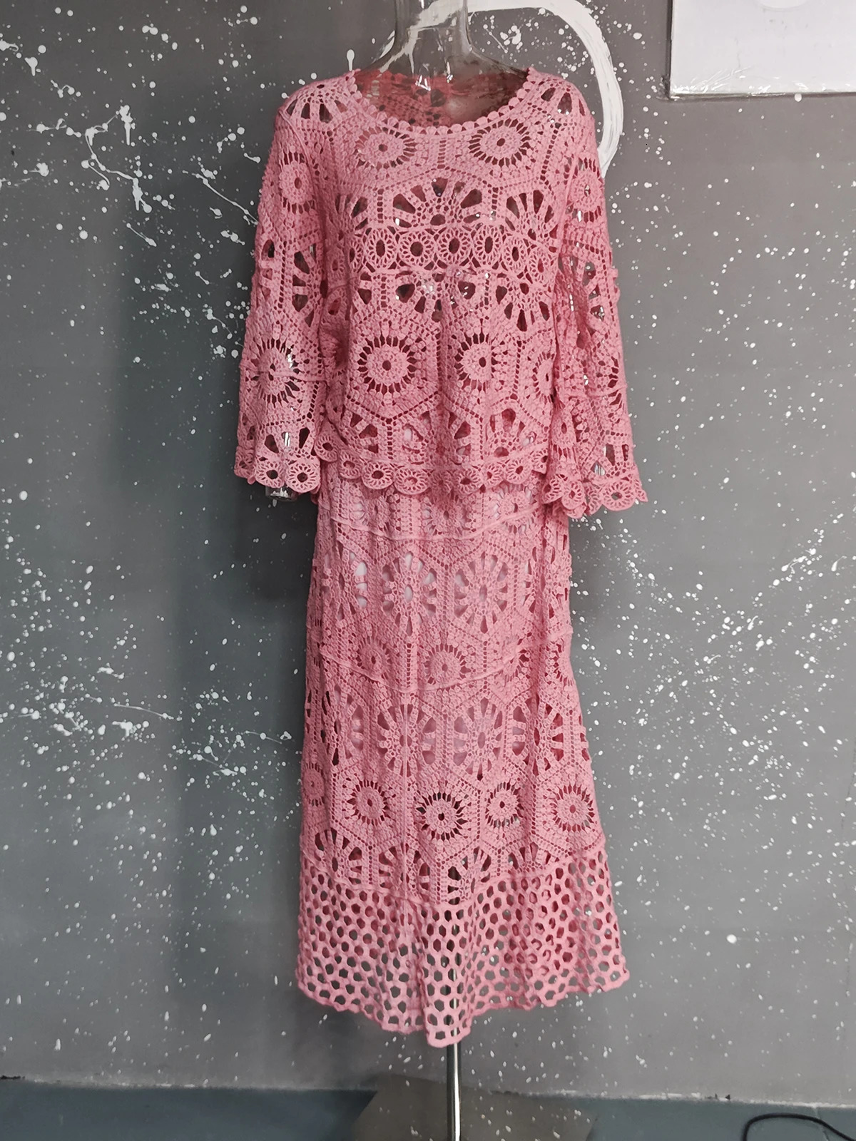 SHENGPALAE Lace Set With Hollow Top Swing Long Skirt Solid Color Fashionable Elegant Lady 2025 Spring Summer Clothes 5R9560 250708