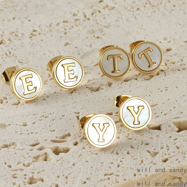 26 English Letter Initial Stud Earrings 18k Gold Plated Natural Shell Alphabet Name Ear Rings for Woman Luxury Jewelry Wedding Birthday Valentine Moth