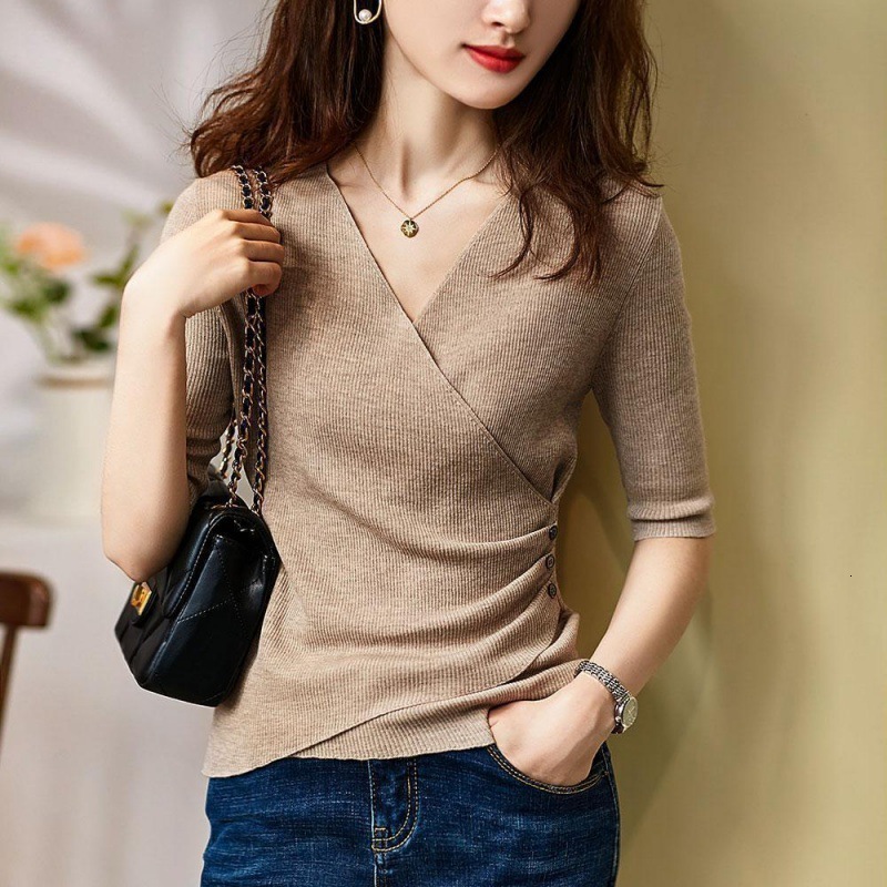 2025 Summer new women's T-shirt with gentle buttons, pleated solid color, women's V-neck slim fit top, fashionable knitting, new designer T-