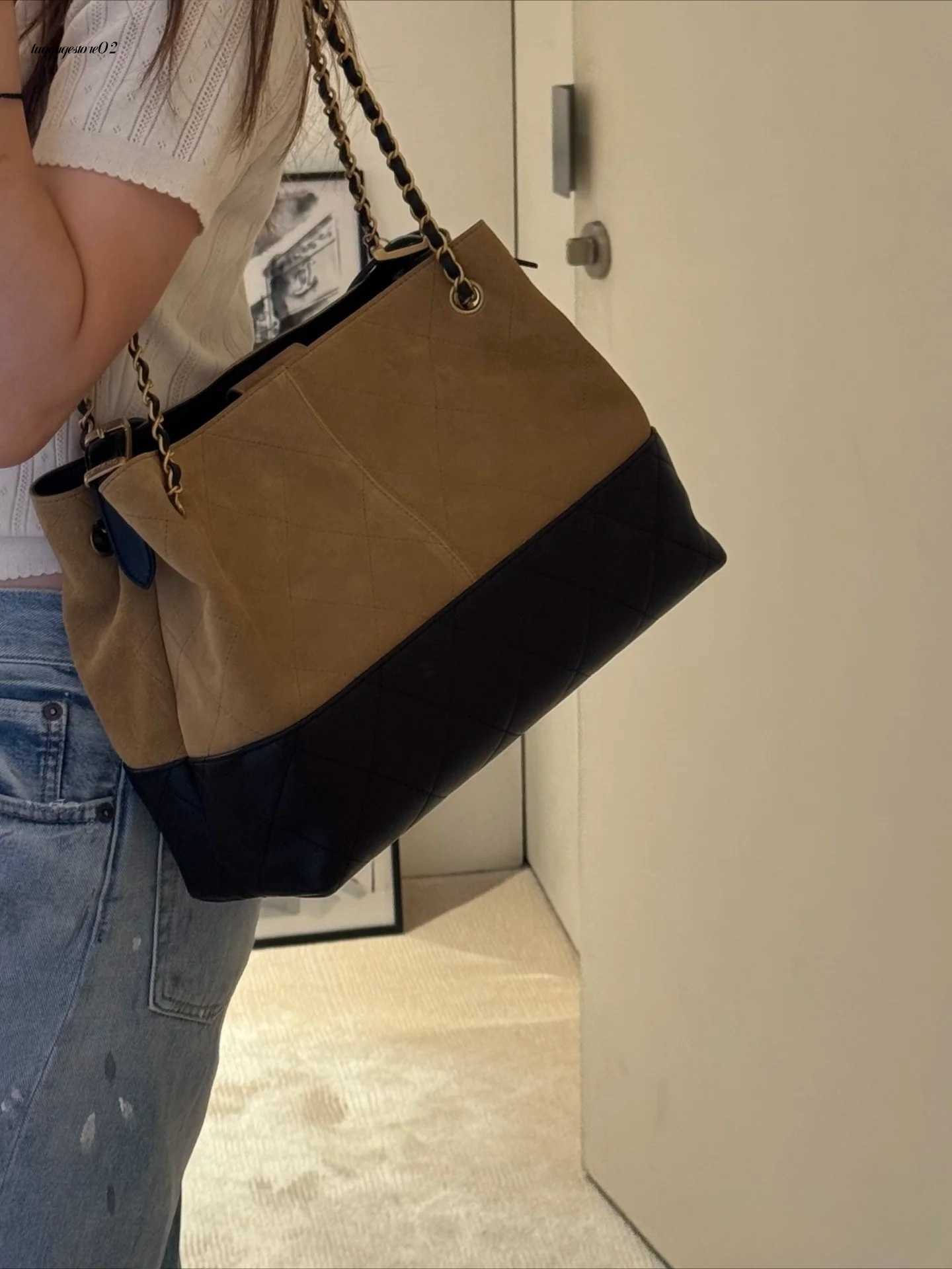 2025 New Women's Designer Genuine Suede Leather Checkered Shopping Bag With Chain Belt Women's Luxury Brand Handbag Outdoor Vacation Bag Wal