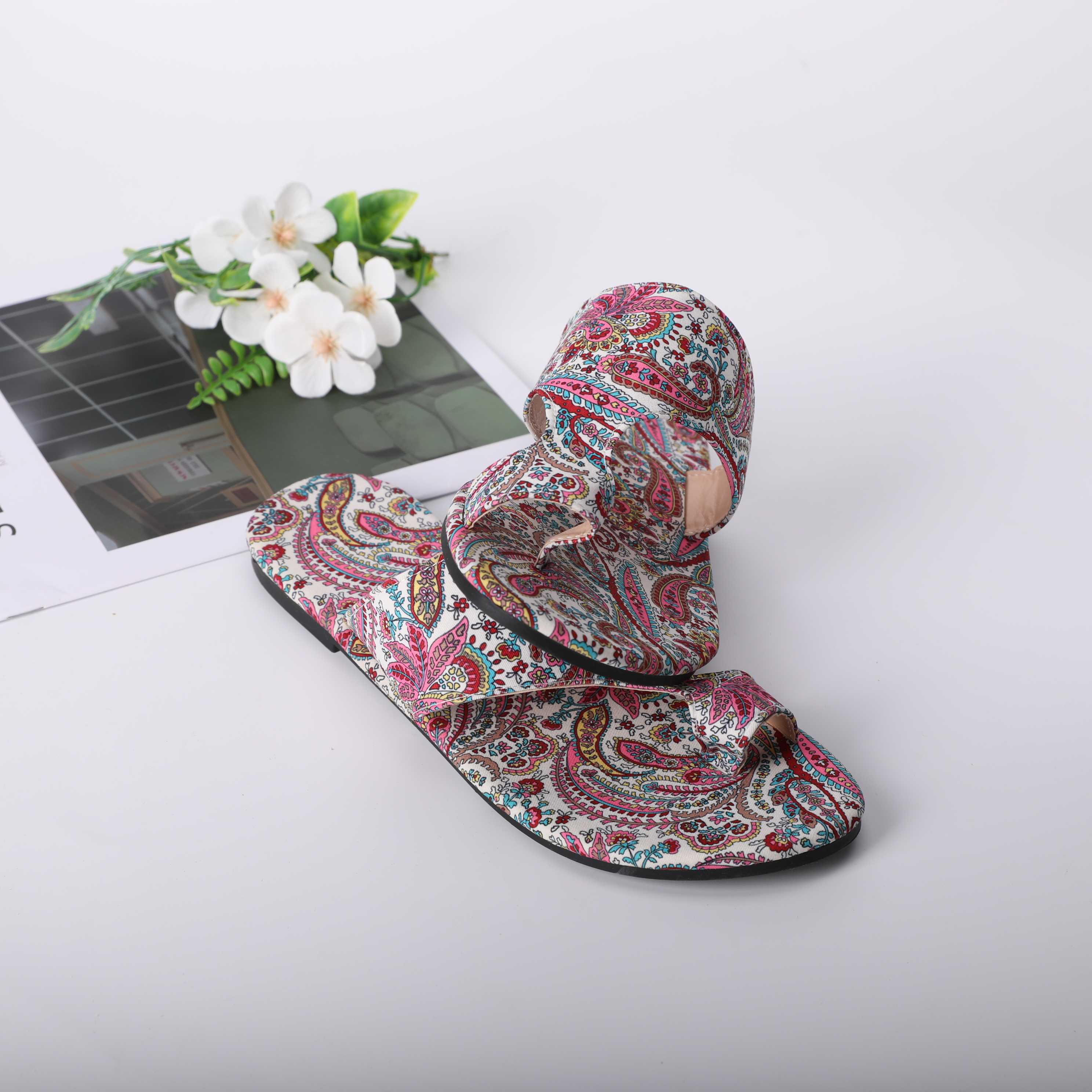 D05- Women's fashionable Bohemian floral pattern slippers and sandals, casual ring toe flat sandals, lightweight slippers and