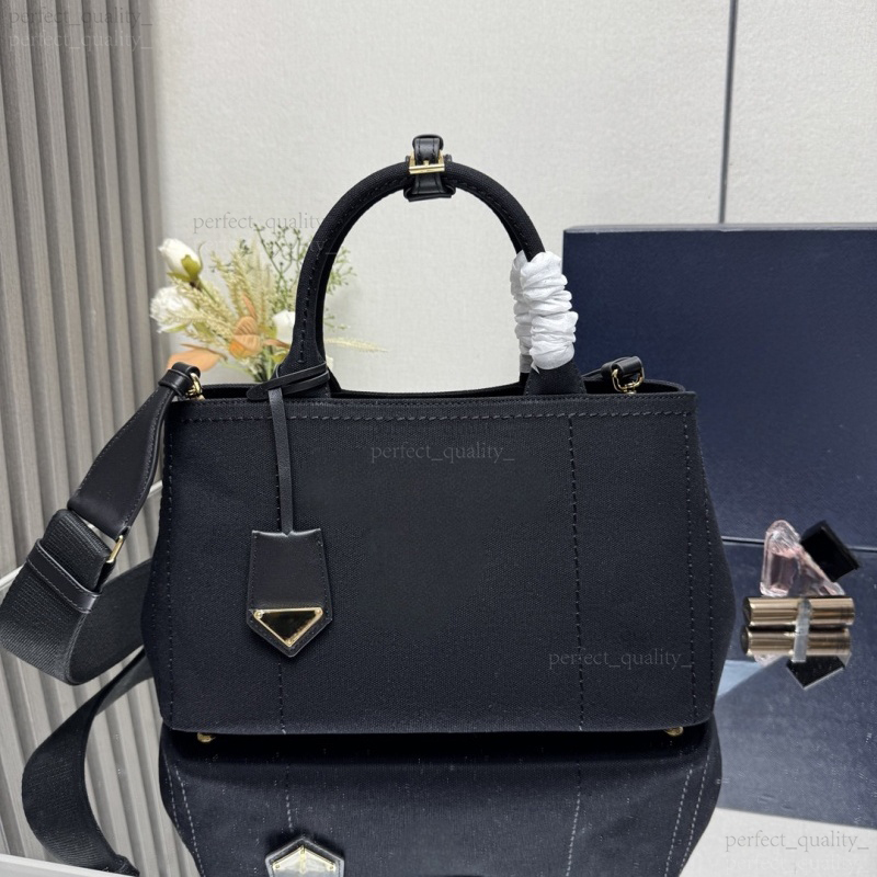 99A Outstanding Design Handbag, 100% genuine leather with a smooth texture, pure steel hardware, single shoulder bag, handbag, crossbody bag, cas