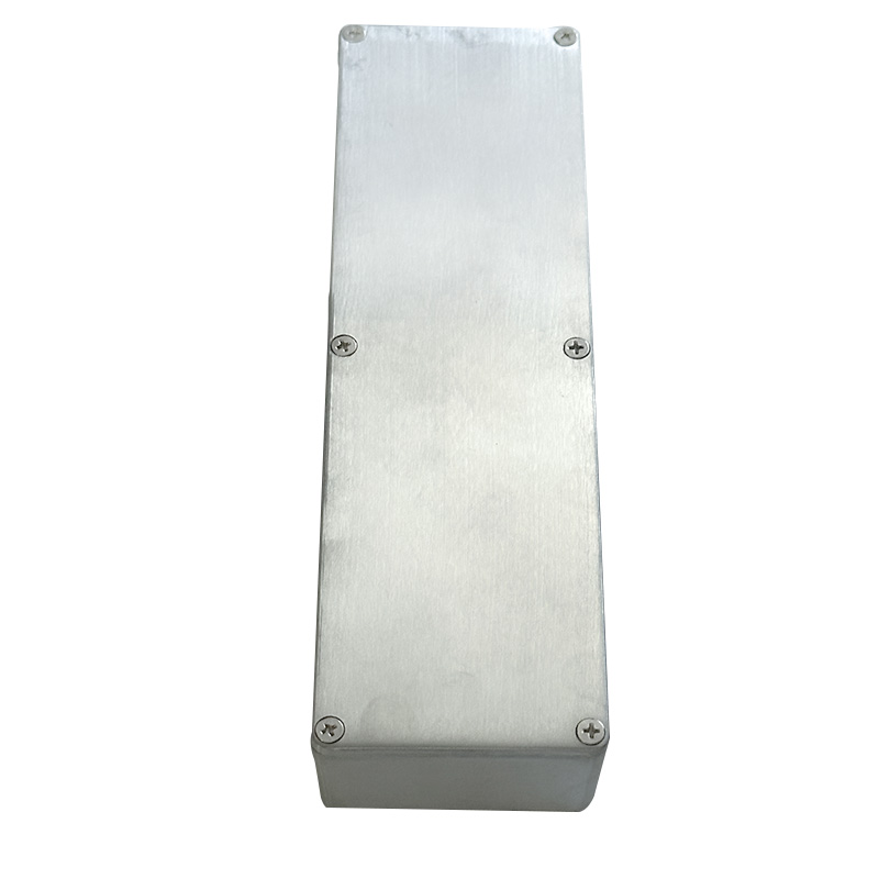 musicians look over why is a 1590gb effects device worth choosing