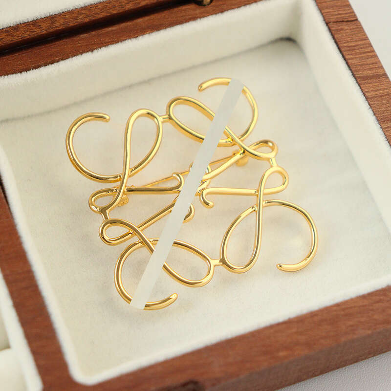 Minimalist Fashion Luojia Brooch High-end Light Exquisite Niche Temperament Versatile Pin Accessory for Women