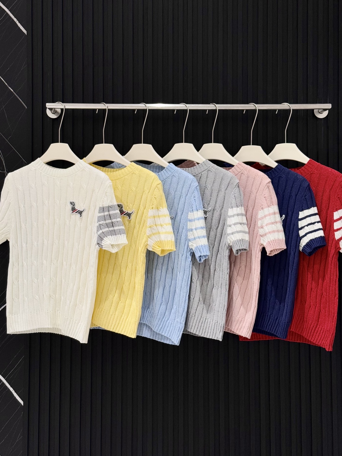 Women knitted short-sleeved designer brand tshirt high-end custom embroidered dog cutout pullover t shirt fashionable and sexy short knit top