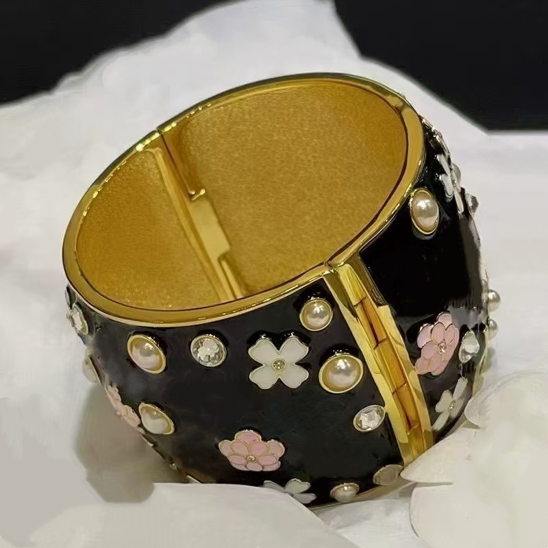 Women New Designer Bracelet Yellow Gold Plated Enamel Flowers Golden Letters Bracelets Bangles Jewelry Gift for Girls Women