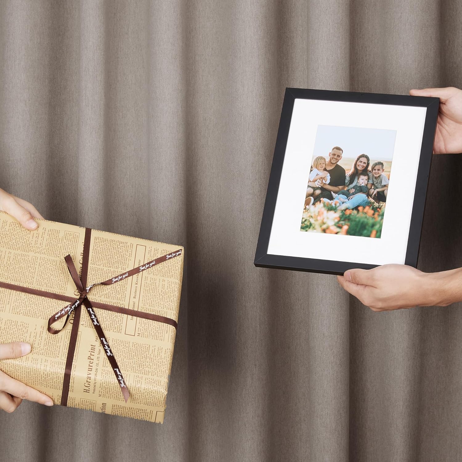 8x10 Picture Frame Set of 5, Display Pictures 5x7 with Mat or 8 x 10 Without, Wall Gallery Photo Frames, White/Black H260306