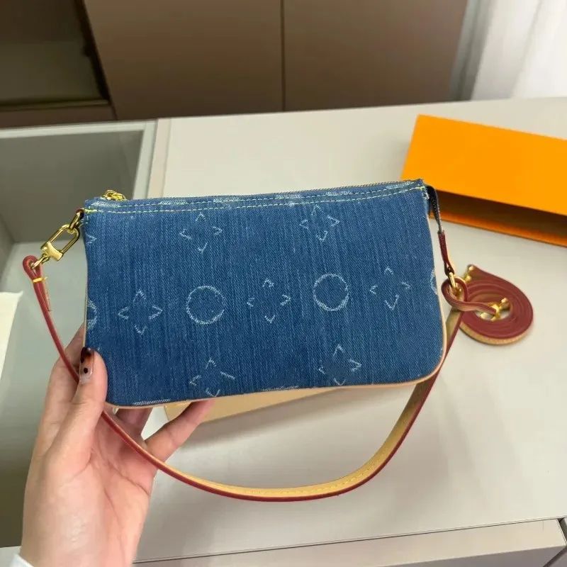 Designer Retro Floral Chain Clutch Bag Convertible Underarm Crossbody Small Classic Shoulder Bag for Women