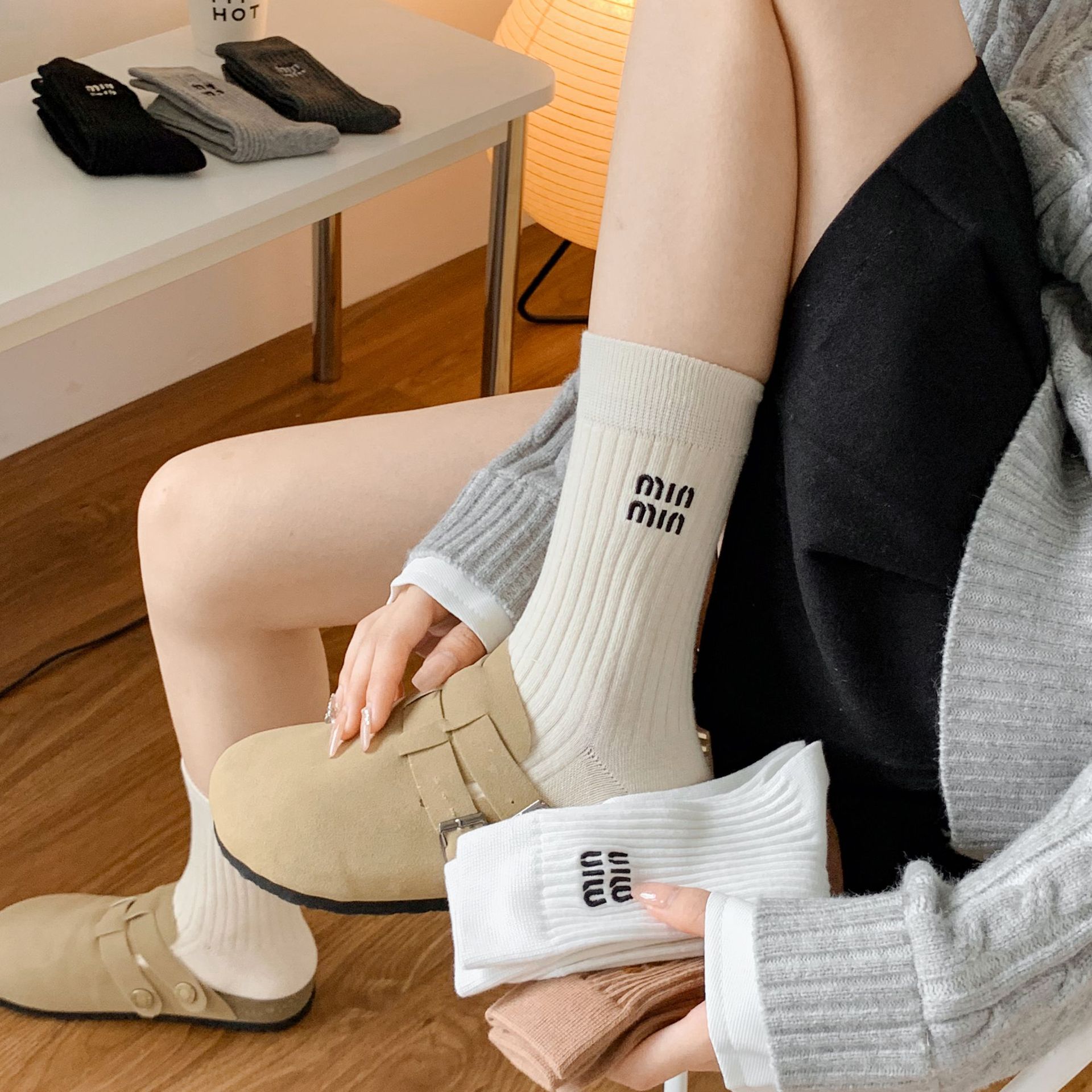 5 Pairs Socks Designer Women Socks Luxury Brands Letter Embroidered Striped Double-needle Mid-Tube Fashion Solid Cotton Socks