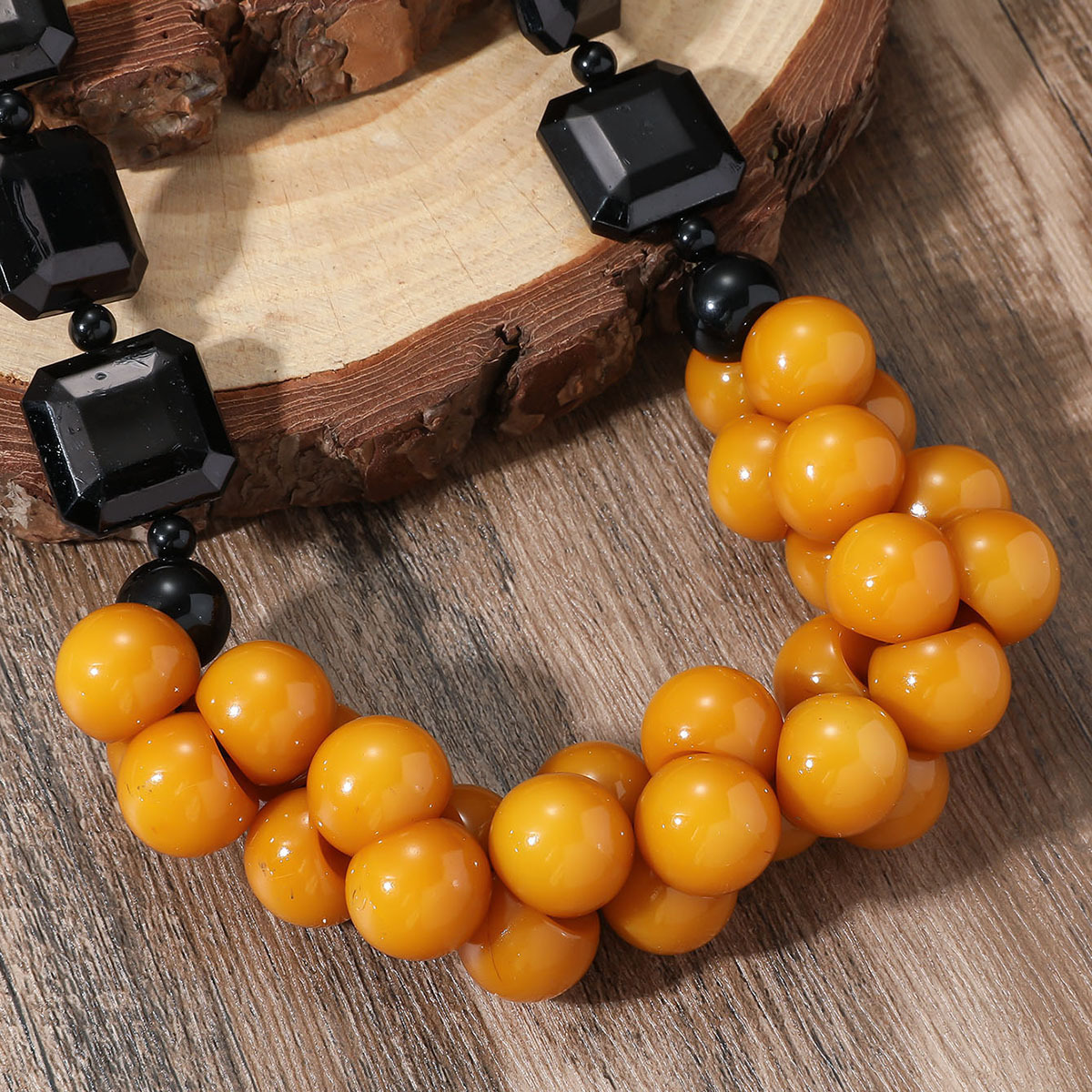 Fashionable retro bead chain Bohemian necklace womens large bead coral pendant necklace colorful bib jewelry Bohemian gift 250408