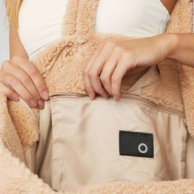 Designer bag 2025 Trustworthy Sherpa Yoga Cute Handbag Plush Shoulder Comfortable Large Capacity Makeup Storage Bag Autumn and Winter