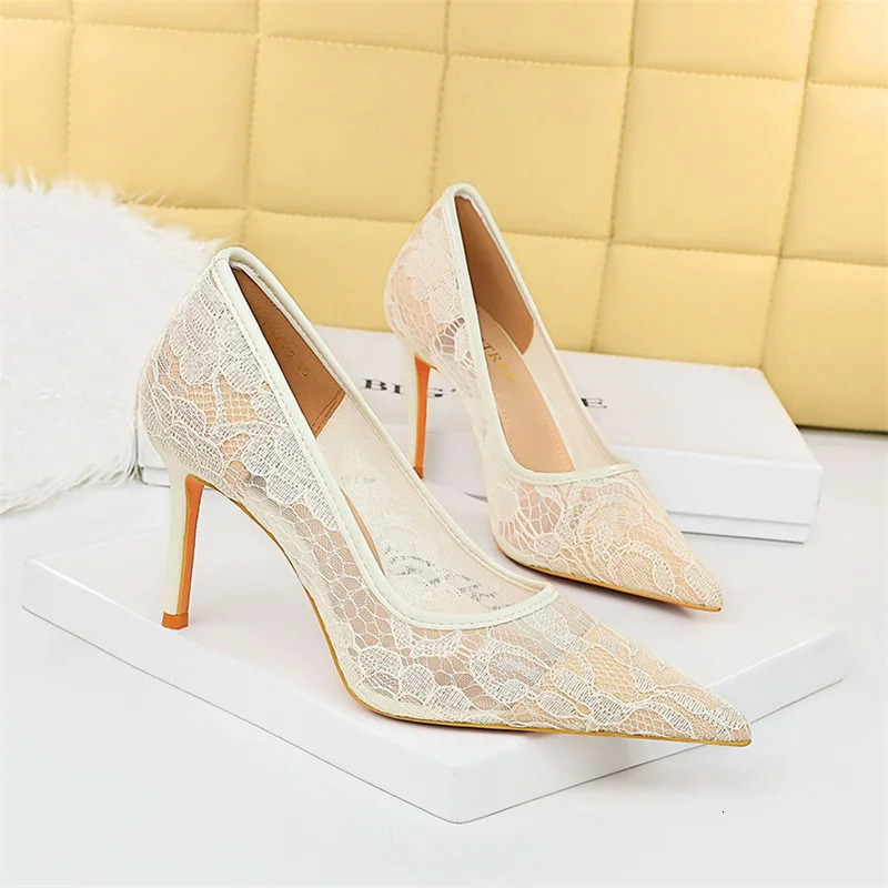 Summer Wine Red Lace Flower Women Pumps Shallow Mouth Mesh Hollow High Heel Party Single Shoes Stilettos Pointed Toe Pumps 250704