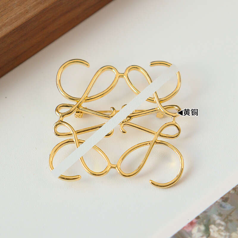 Minimalist Fashion Luojia Brooch High-end Light Exquisite Niche Temperament Versatile Pin Accessory for Women