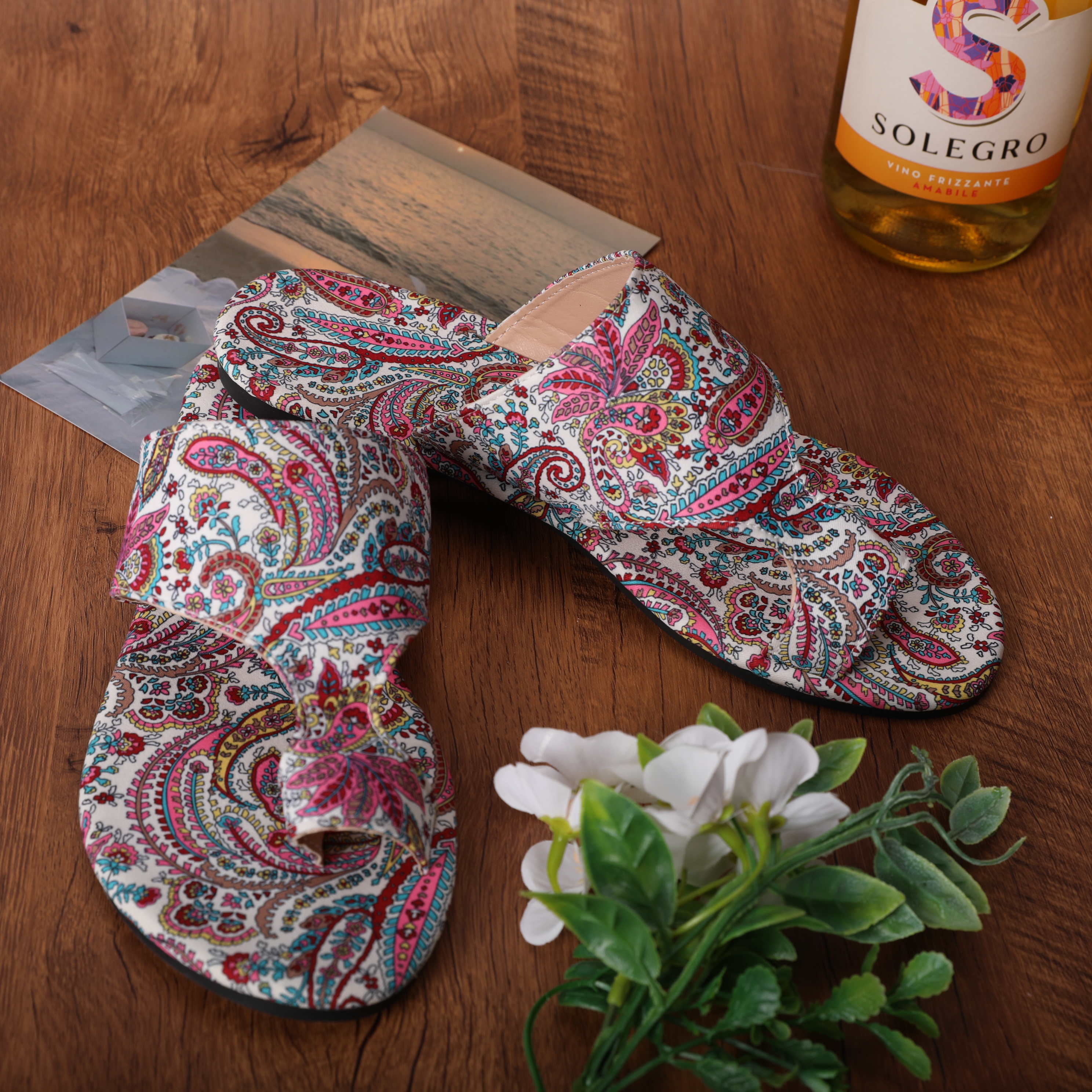 D05- Women's Bohemian floral pattern slippers and sandals, casual ring toe flat sandals, lightweight slippers and beach shoes