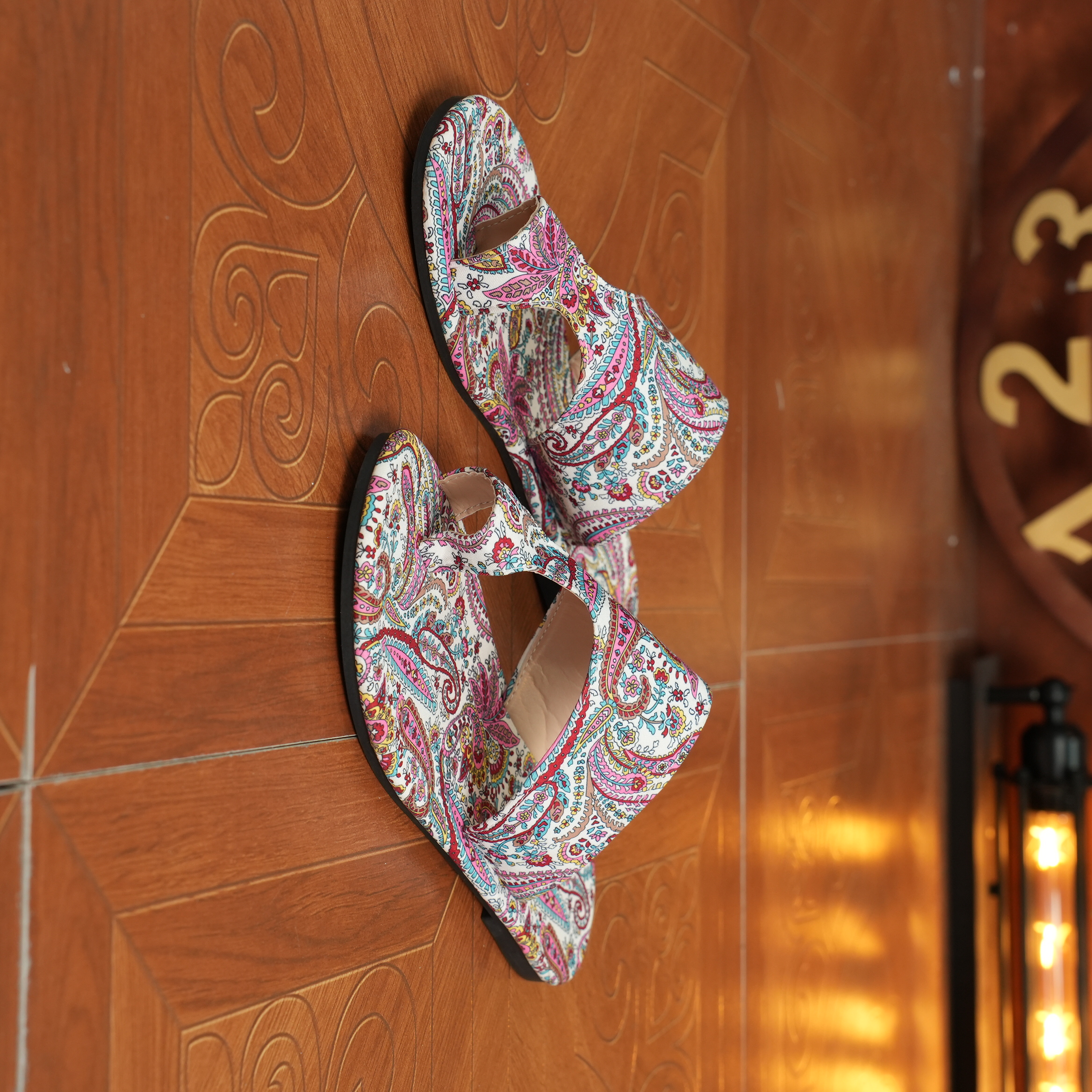 D05- Women's fashionable Bohemian floral pattern slippers and sandals, casual ring toe flat sandals, lightweight slippers and