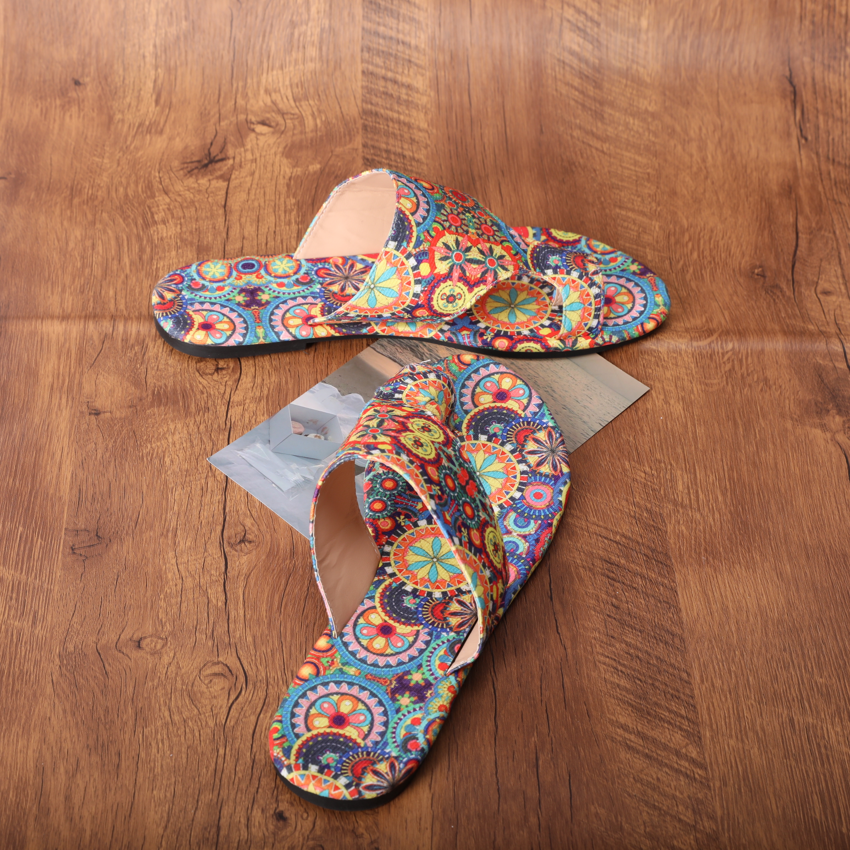 D05- Women's Bohemian floral pattern slippers and sandals, casual ring toe flat sandals, lightweight slippers and beach shoes