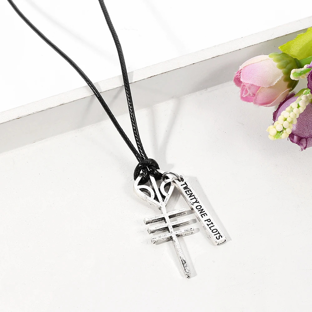 Twenty One Rock Band Necklaces Pendants Cord BFF Friends Skeleton Necklace Punk Men Women Music Hip Hop Jewelry y250704