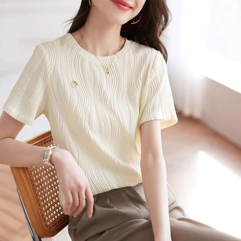 Textured Striped Short Sleeve T-Shirt For Women Summer Fashion Design Round Neck Elegant Top B5