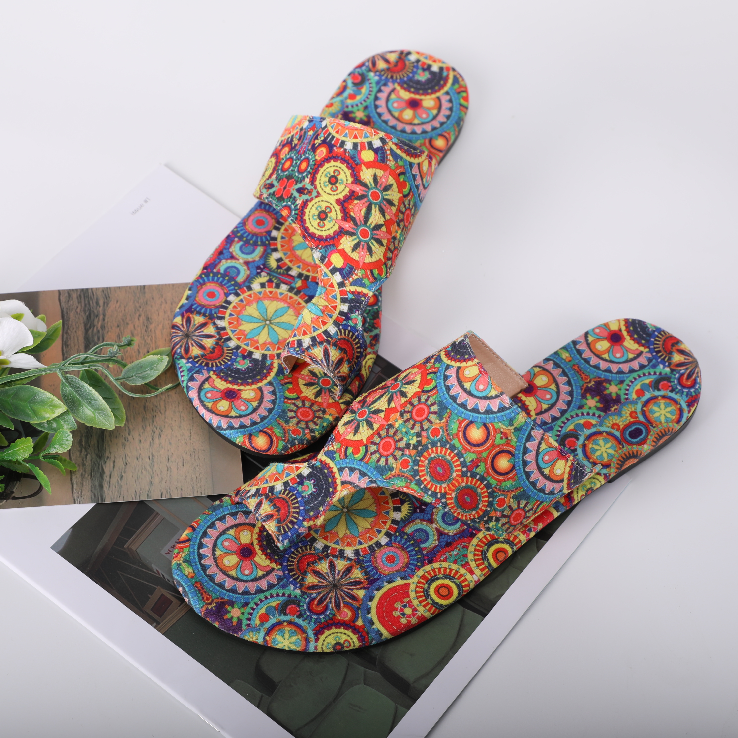 D05- Women's Bohemian floral pattern slippers and sandals, casual ring toe flat sandals, lightweight slippers and beach shoes