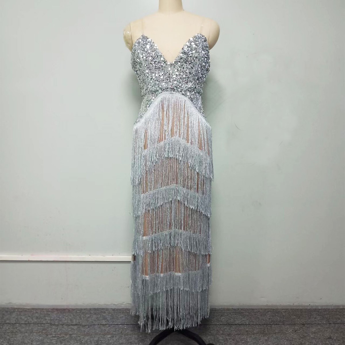 Women Dress Temperament Party es Deep V Neck Backless Sequin Tassel Maxi es Plus Size Perspective Sexy 210513