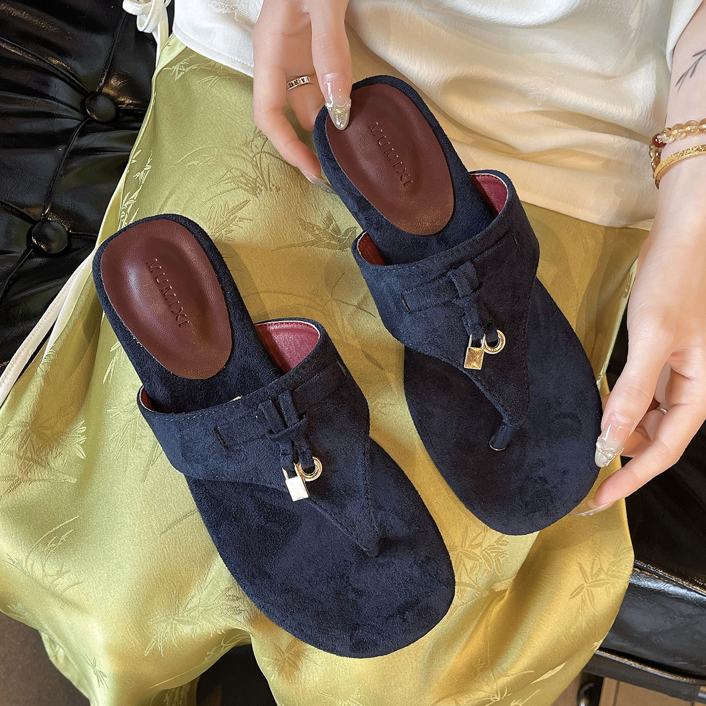 Designer Slippers, retro flip-flops, feminine metal buckle flip-flops, casual beach low-heeled outerwear, anti-slip slippers Free shipping