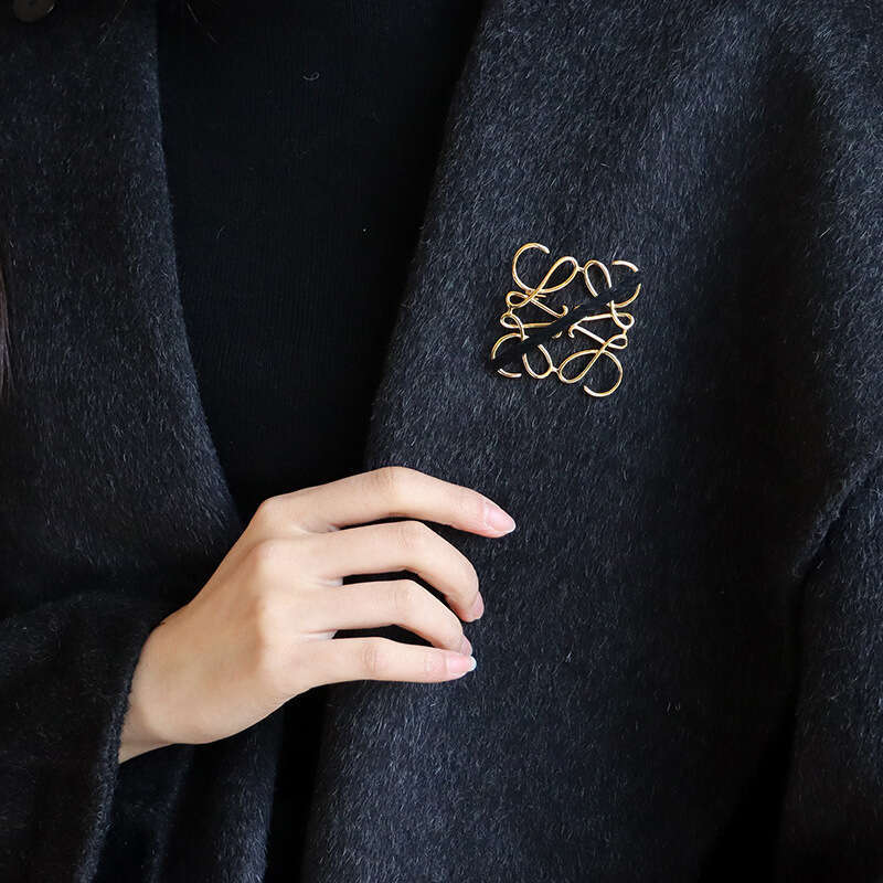 Minimalist Fashion Luojia Brooch High-end Light Exquisite Niche Temperament Versatile Pin Accessory for Women