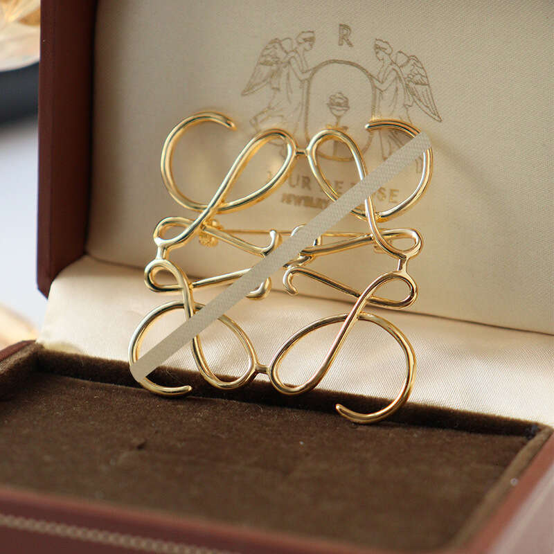 Minimalist Fashion Luojia Brooch High-end Light Exquisite Niche Temperament Versatile Pin Accessory for Women