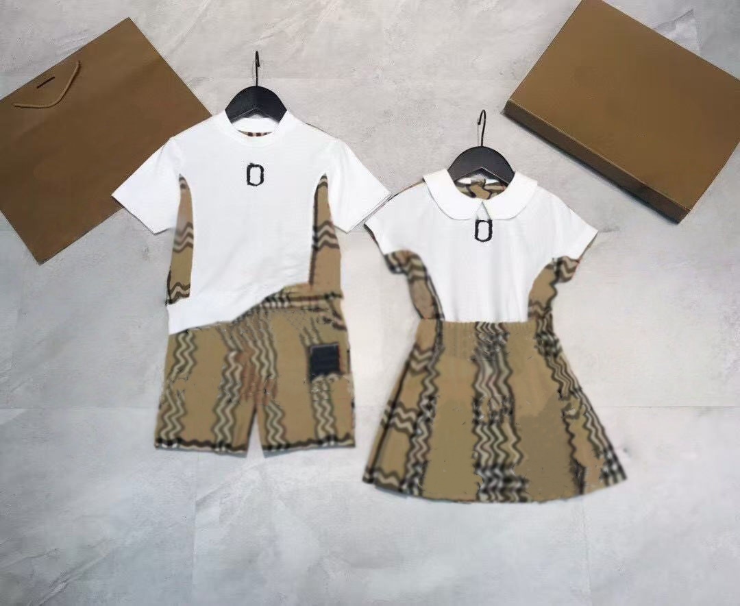 Monograms Kids designer clothes New 2pcs set Kids Tracksuit Luxury Designer Tshirts And Shorts Letter B grid print teddy bear Suit For Boys Girls Summer Set dhgate
